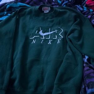gently worn, washed and clean, beautiful sweatshirt in great condition